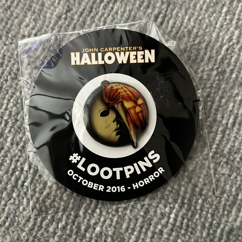 New Loot Crate Halloween October 2016 Pin Horror Box NWT John carpenter
